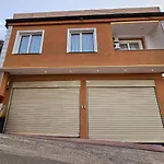 Mefaja Πανσιόν Κρούγια